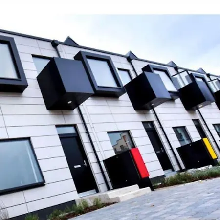 Large Townhouse 5 Beds With Two Parking Spaces - Manchester City Centre Exterior photo