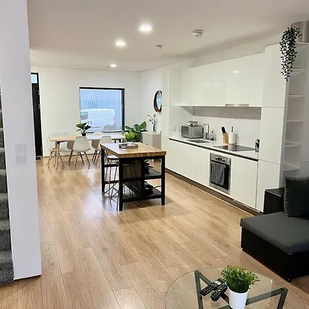 Large Townhouse 5 Beds With Two Parking Spaces - Manchester City Centre Exterior photo