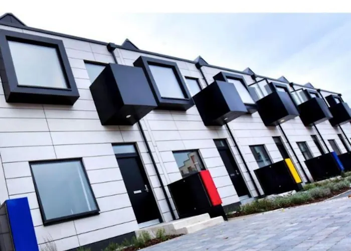 Large Townhouse 5 Beds With Two Parking Spaces - Manchester City Centre